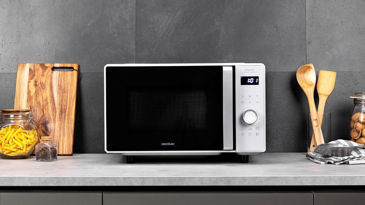 Microondas sin plato digital táctil de 25 L de capacidad. Cuenta con 800 W de potencia en 5 niveles para poder cocinar o calentar cualquier alimento pudiendo combinar dos funciones seguidas para descongelar y después calentar.