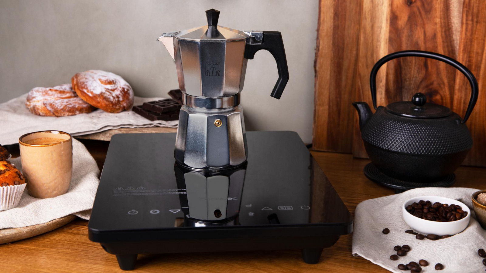 Temporizador digital hasta 180 minutos con un sistema de cuenta atrás para indicar durante cuánto tiempo tiene que estar cocinando.