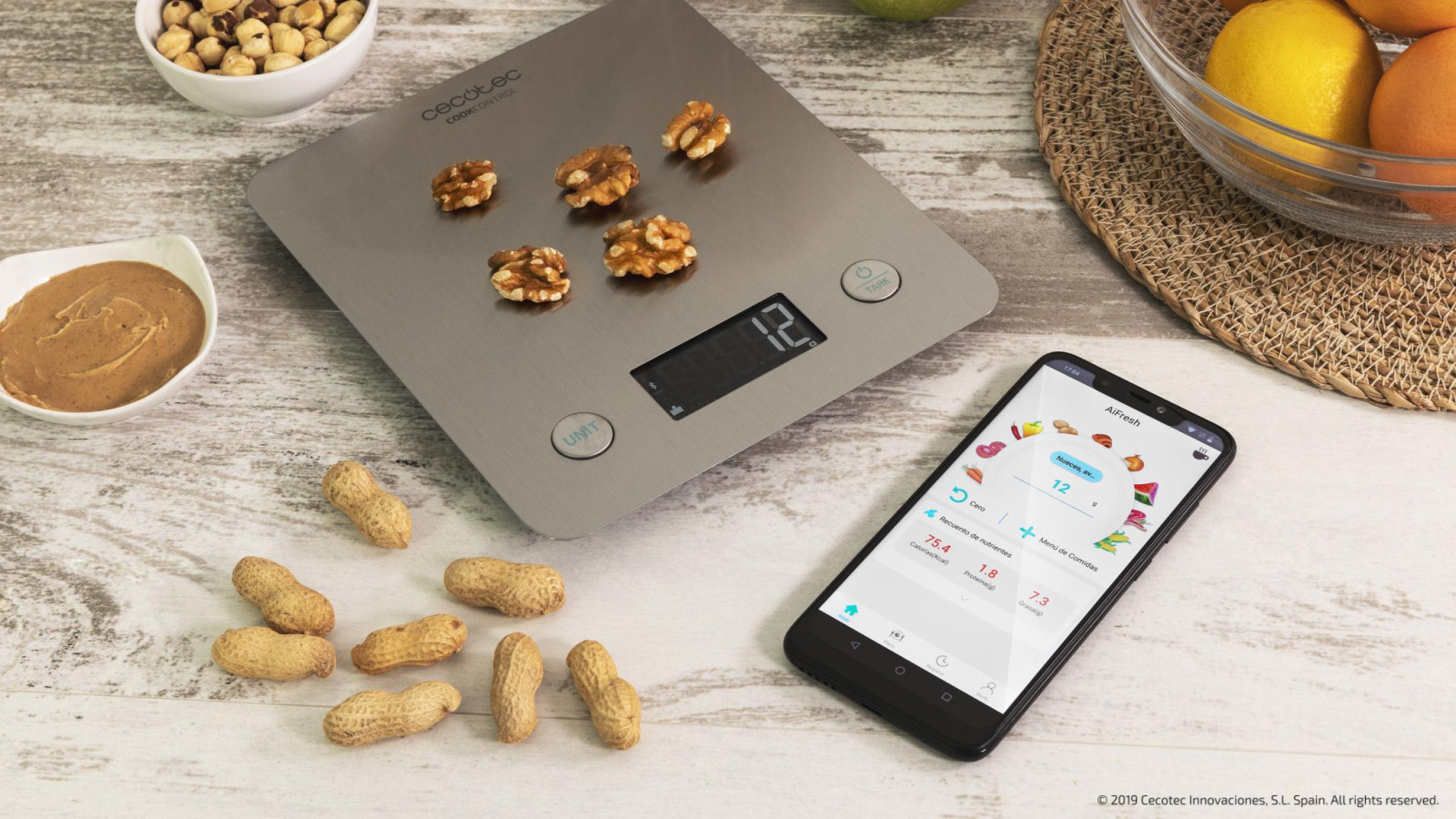 Báscula de cocina con conectividad Bluetooth con app que permite mantener una visión general de tu plan nutricional, así como la información de peso y valor nutricional de los alimentos a través del Smartphone o Tablet.