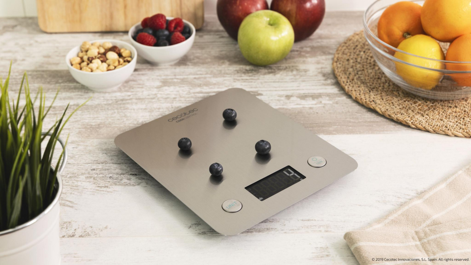 Báscula de cocina digital con tecnología FourControl que incluye 4 sensores de máxima precisión.
