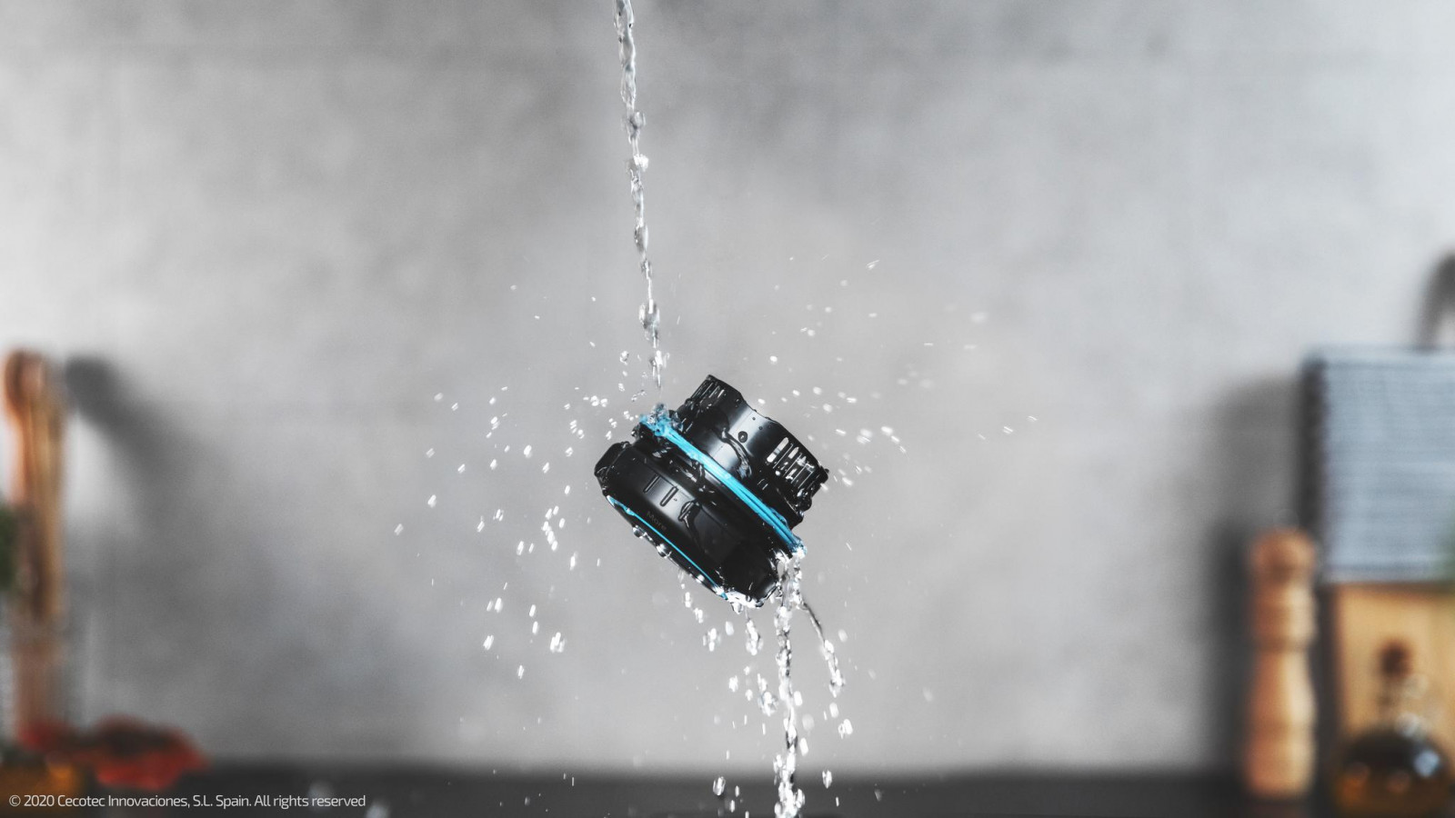 Sistema de prensado en frío Slow Juicer, con velocidad lenta de 70 rpm.