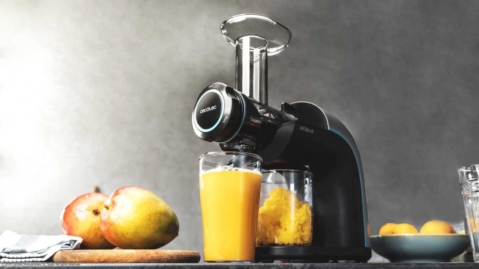 Dispone de 3 niveles de licuado para adaptarse a todo tipo de fruta y verdura y poder preparar desde licuados y smoothies hasta helados.