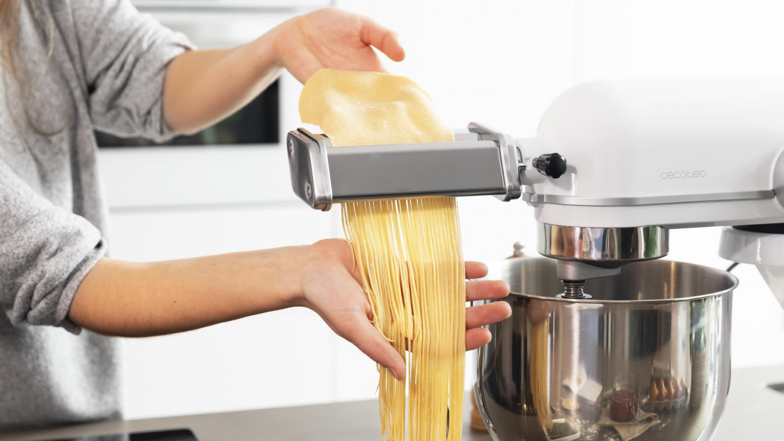 Accesorio FETTUCCINE: disfruta de fettuccine o tallarines caseros de 6 mm de ancho de la forma más fácil.