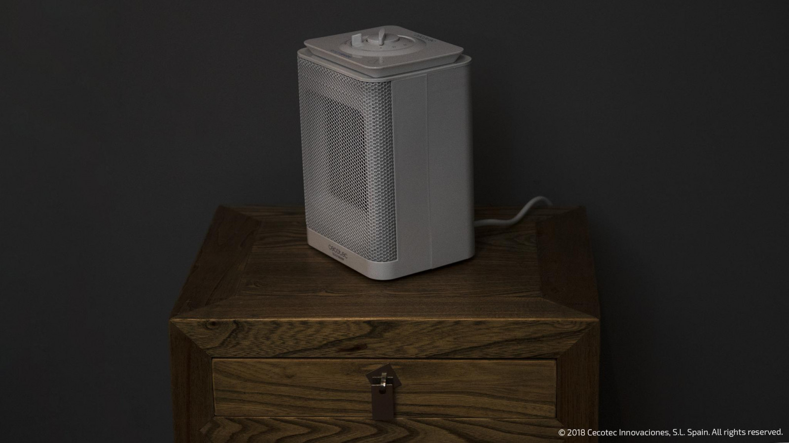 cuenta con 3 modos de funcionamiento: modo eco: 750 w, modo turbo: 1500 w y modo cool: función ventilador. el calefactor cerámico cuenta con el tip-over safety system, un sensor antivuelco que en caso de desplazarse a una posición no habitual o caerse se detiene automáticamente.