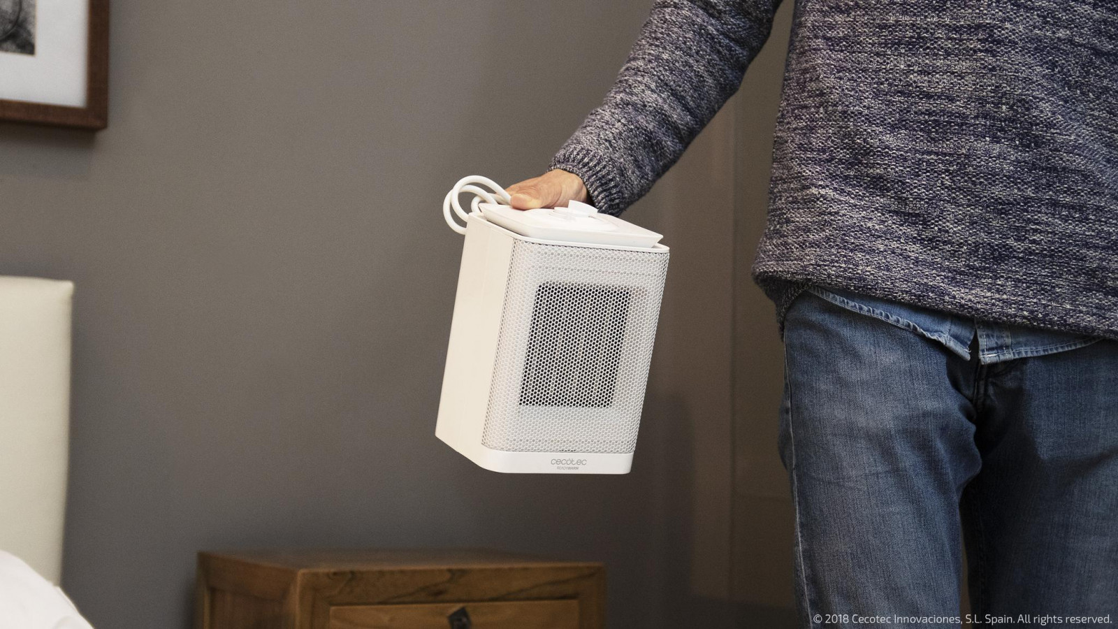 el sistema rotatewind le proporciona una oscilación automática de 90º, ofreciendo un mayor ángulo de calefacción. su tecnología warm space es capaz de calentar 25 m2 de forma eficiente. gracias a su sistema easygo es muy fácil de transportar. cuenta con un mango ergonómico para poder desplazarlo fácilmente según tus necesidades.