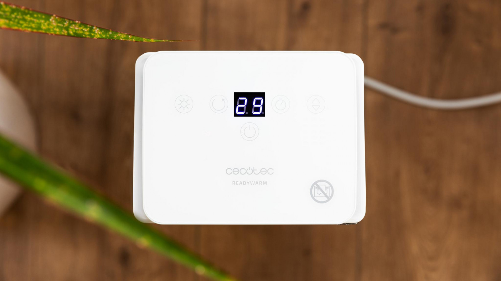 Cuenta con 3 modos de funcionamiento: modo Ventilador, modo Low (reduce el consumo a 1000 W) y modo High (consumo máximo de 2000 W).