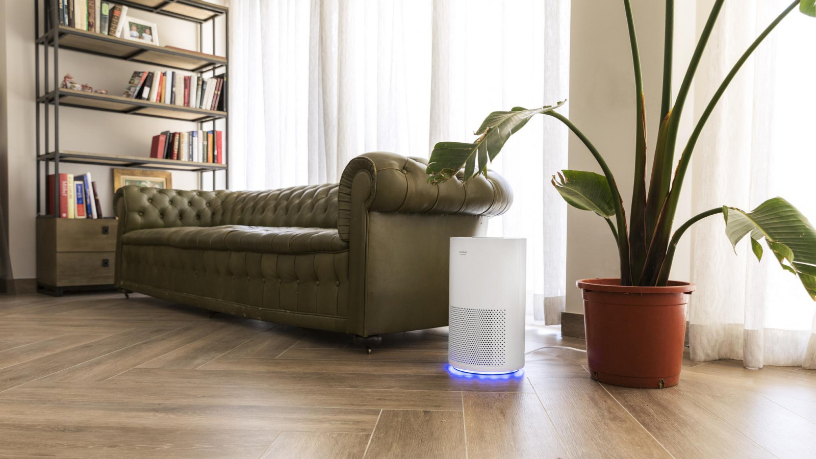 Sus 3 procesos de filtración a través del prefiltro, el filtro de carbono activo y el filtro de alta eficiencia, minimizan la cantidad de partículas nocivas para la salud existentes en el aire.
