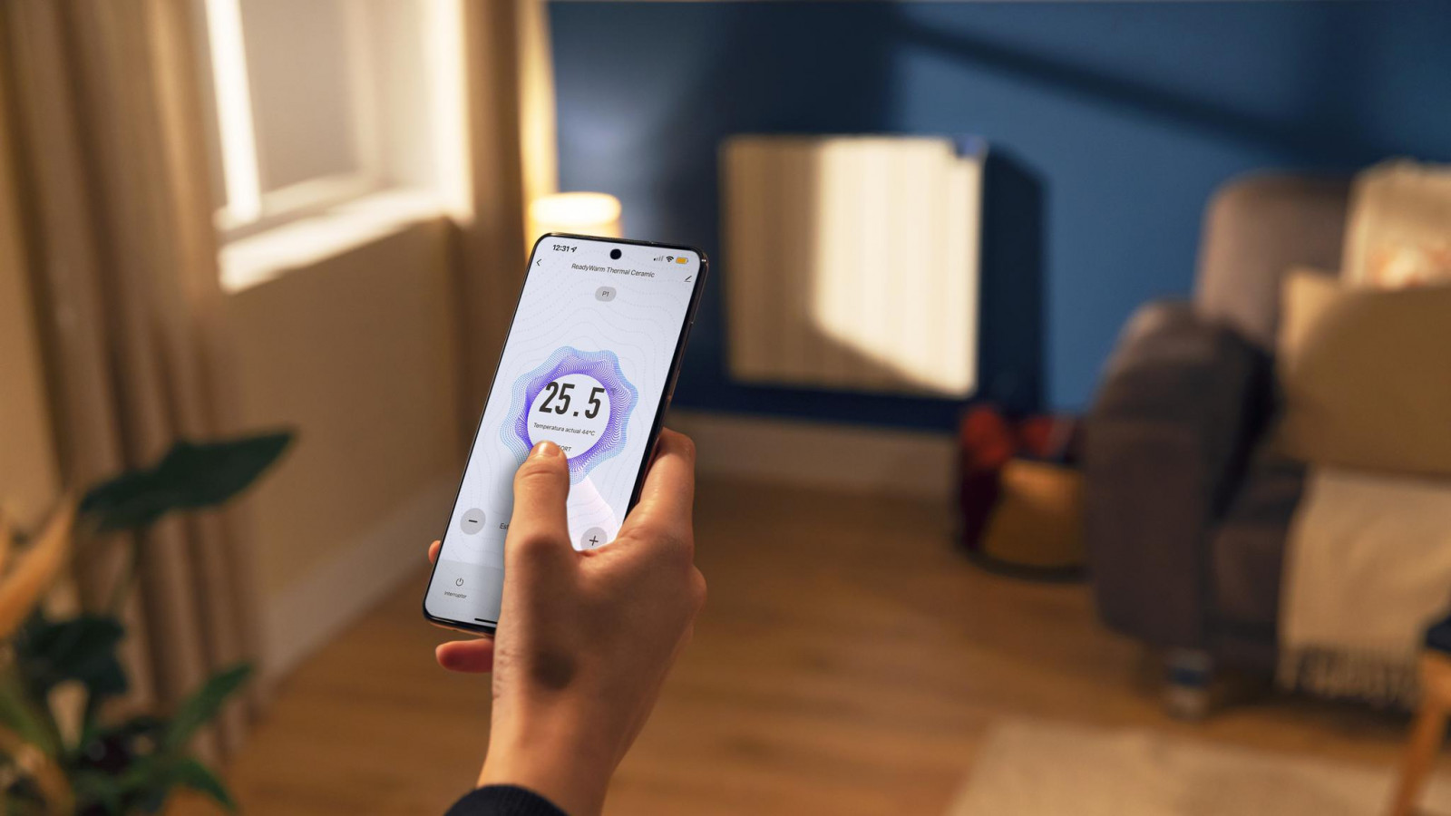 Controla su funcionamiento desde tu smartphone gracias a la app Cecotec, que junto con su pantalla LCD, permite controlar de manera cómoda y sencilla el funcionamiento del emisor.