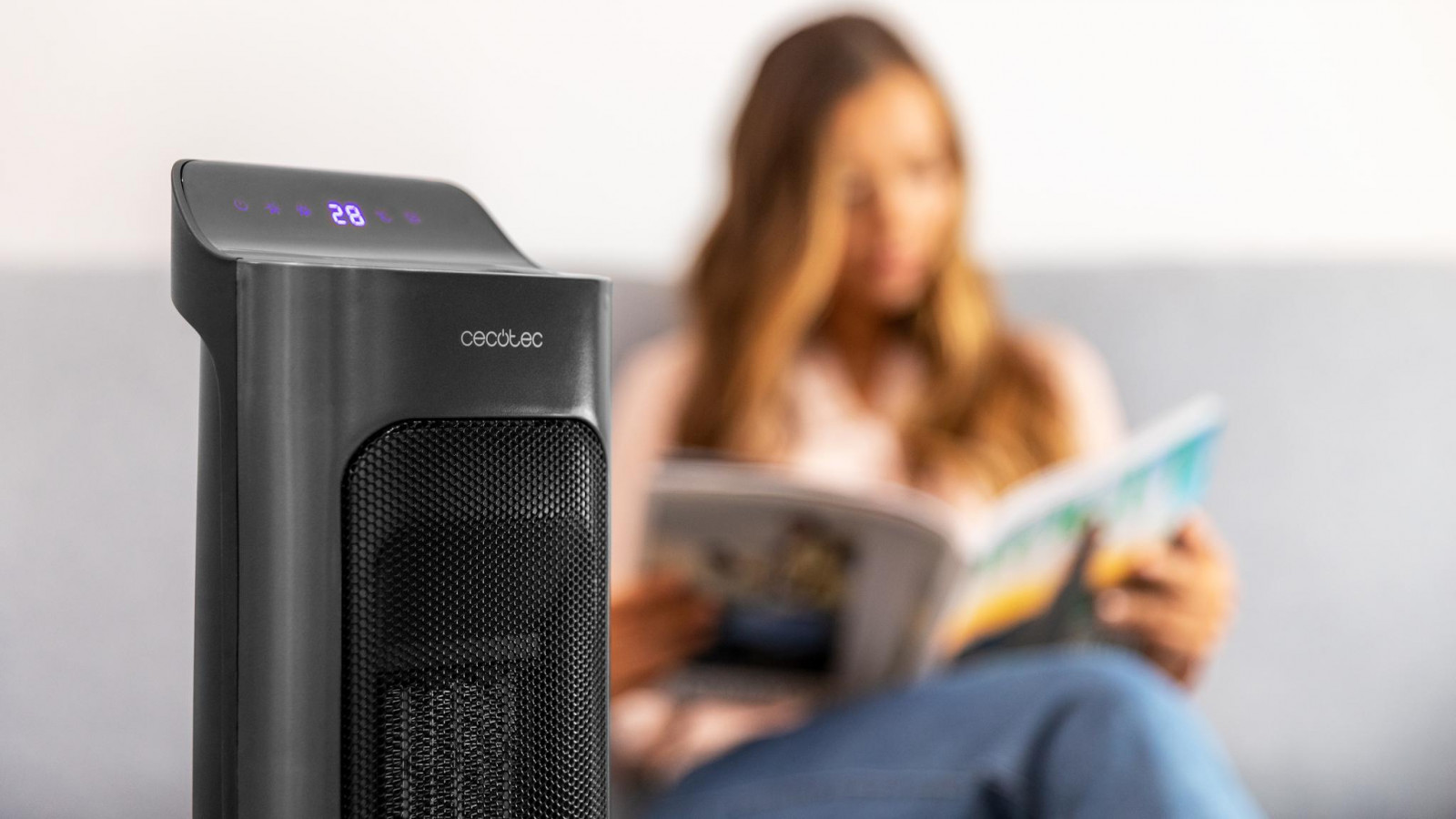 Es capaz de oscilar a 45º, que junto con sus 50 cm de altura, le permite repartir de manera más homogénea el calor por toda la estancia en la cual sea ubicado. Posee un triple sistema de seguridad: autoapagado, en el caso improbable de una caída o de sobrecalentamiento y rejilla que impide introducir los dedos dentro del mismo.