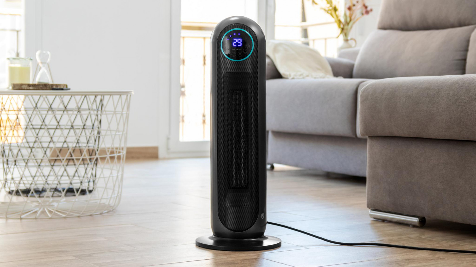 Calefactor cerámico con 2200 W de potencia que gracias a su Ceramic Technology es capaz de conseguir un ambiente más cálido en la estancia de hasta 22 m2, equivalentes a un volumen cercano a 50 m3. Uso idóneo para salas de estar, habitaciones, baños?