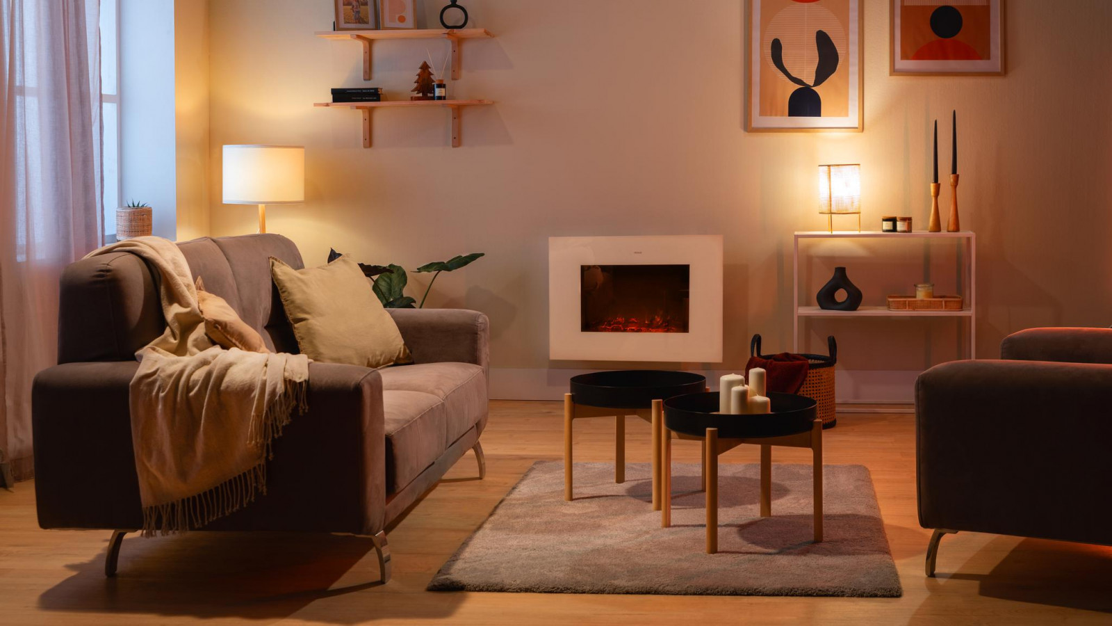 Gran potencia máxima de 2000 W que permite calentar toda una habitación y mantener el calor en la misma. Además también posee una segunda potencia de 1000 W para reducir el consumo y adaptarlo a las necesidades de cada momento. Es capaz de calentar una estancia de 25 m2 en un breve periodo de tiempo.