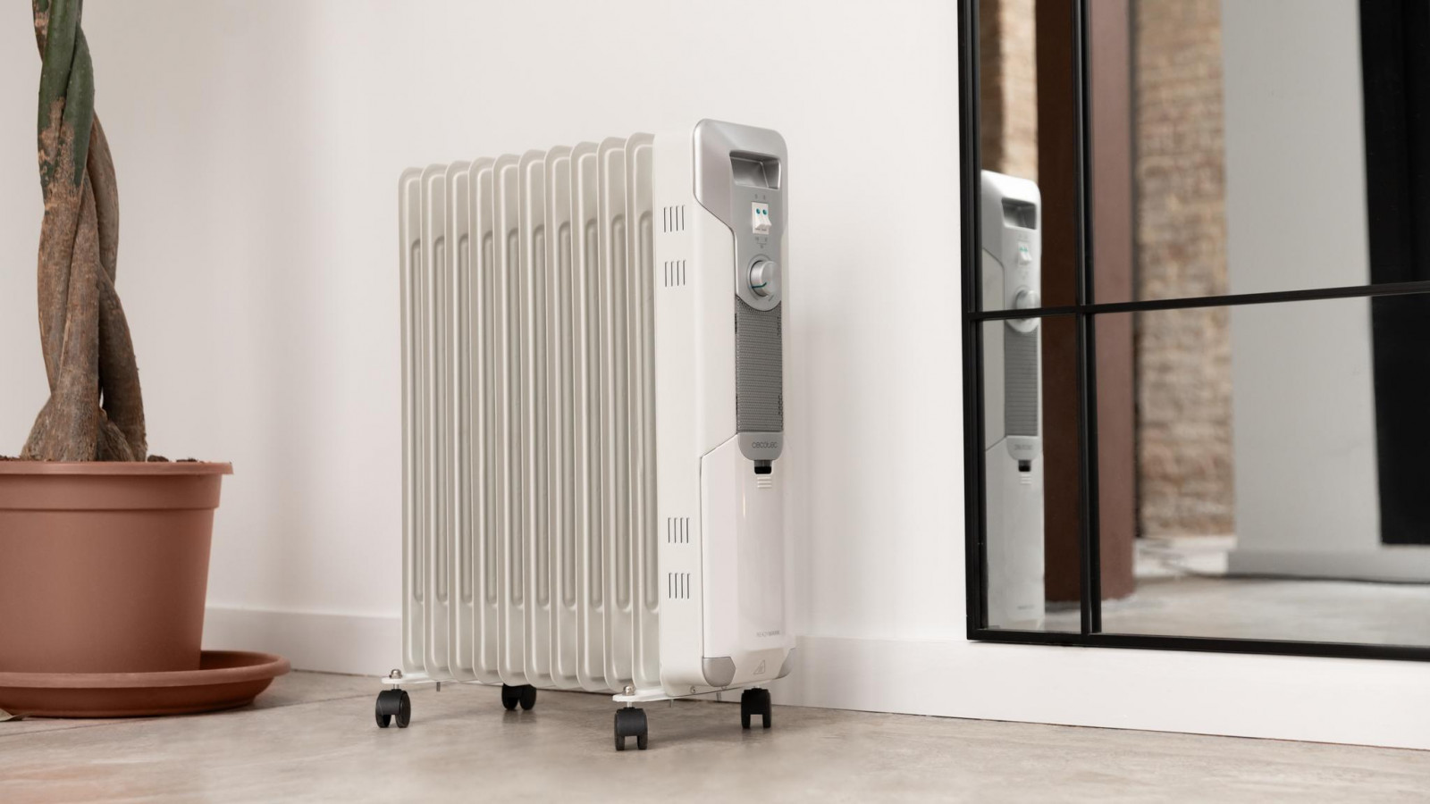 Radiador de aceite con 11 módulos de 150 x 580 mm ideal para grandes habitaciones y grandes salones.