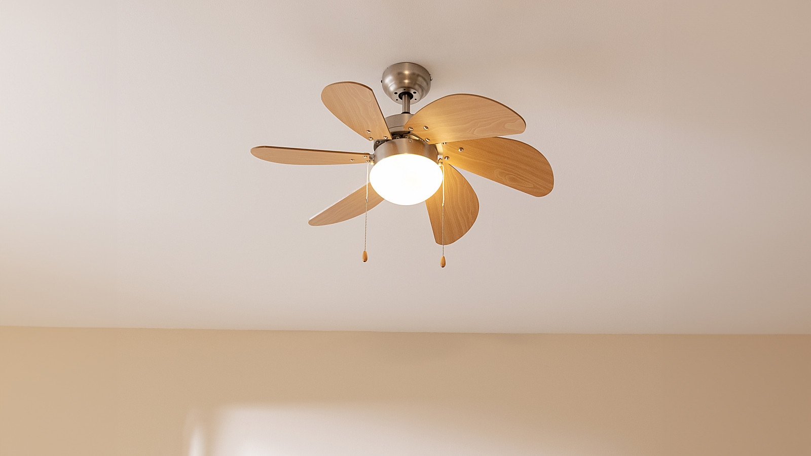 Gran potencia de 50 W, con motor de cobre de alto rendimiento que aumenta el caudal de aire y la sensación de frescor, con la máxima fiabilidad y durabilidad.