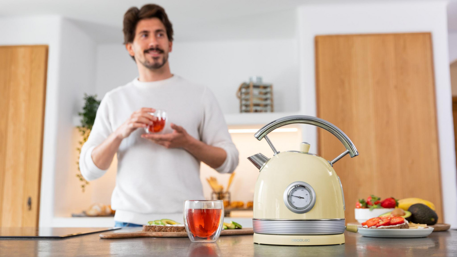 Medidor de temperatura integrado que permite ver en todo momento a qué temperatura se encuentra el agua, té o infusión.