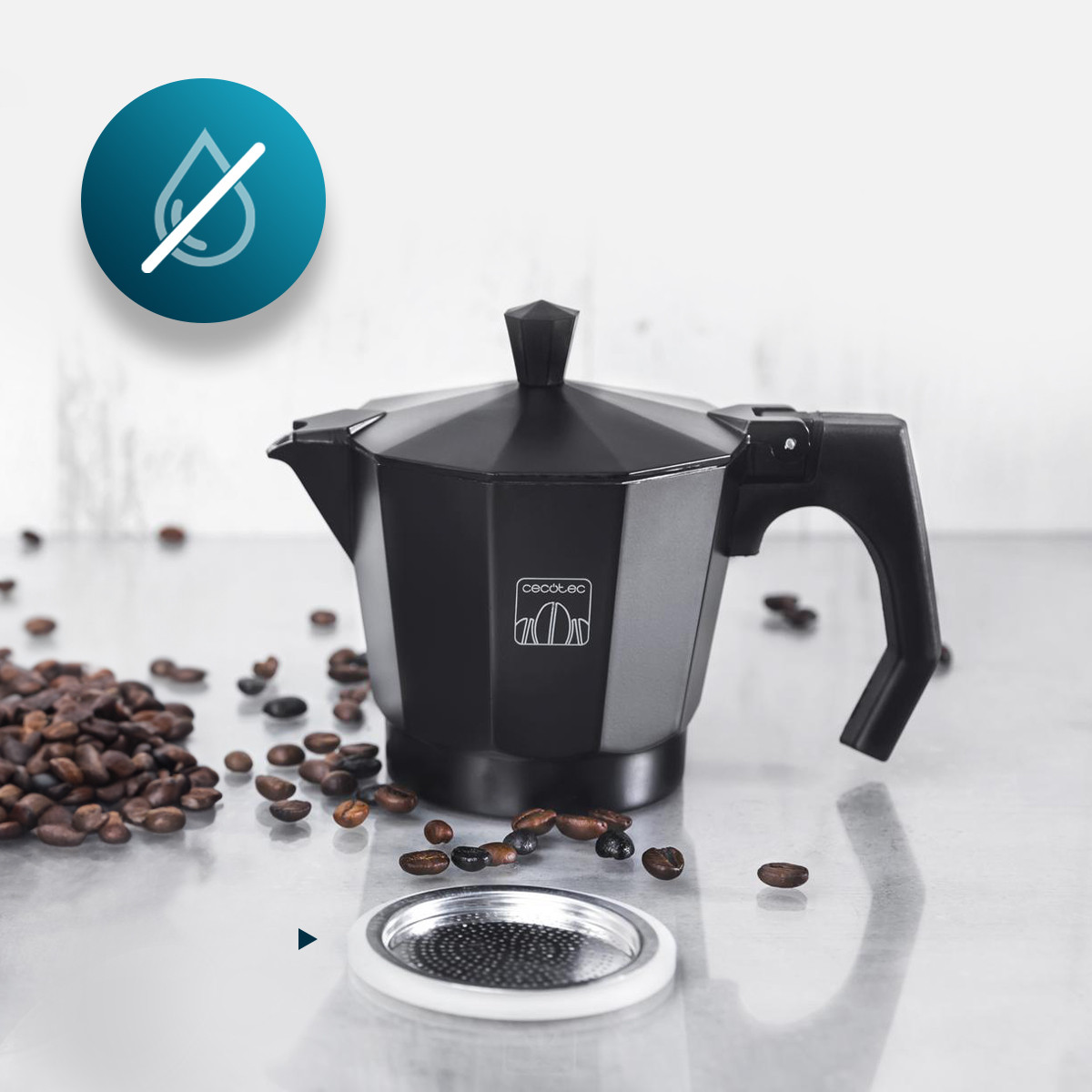 Mango muy ergonómico para un uso cómodo de la cafetera y termorresistente para aislar las altas temperaturas.