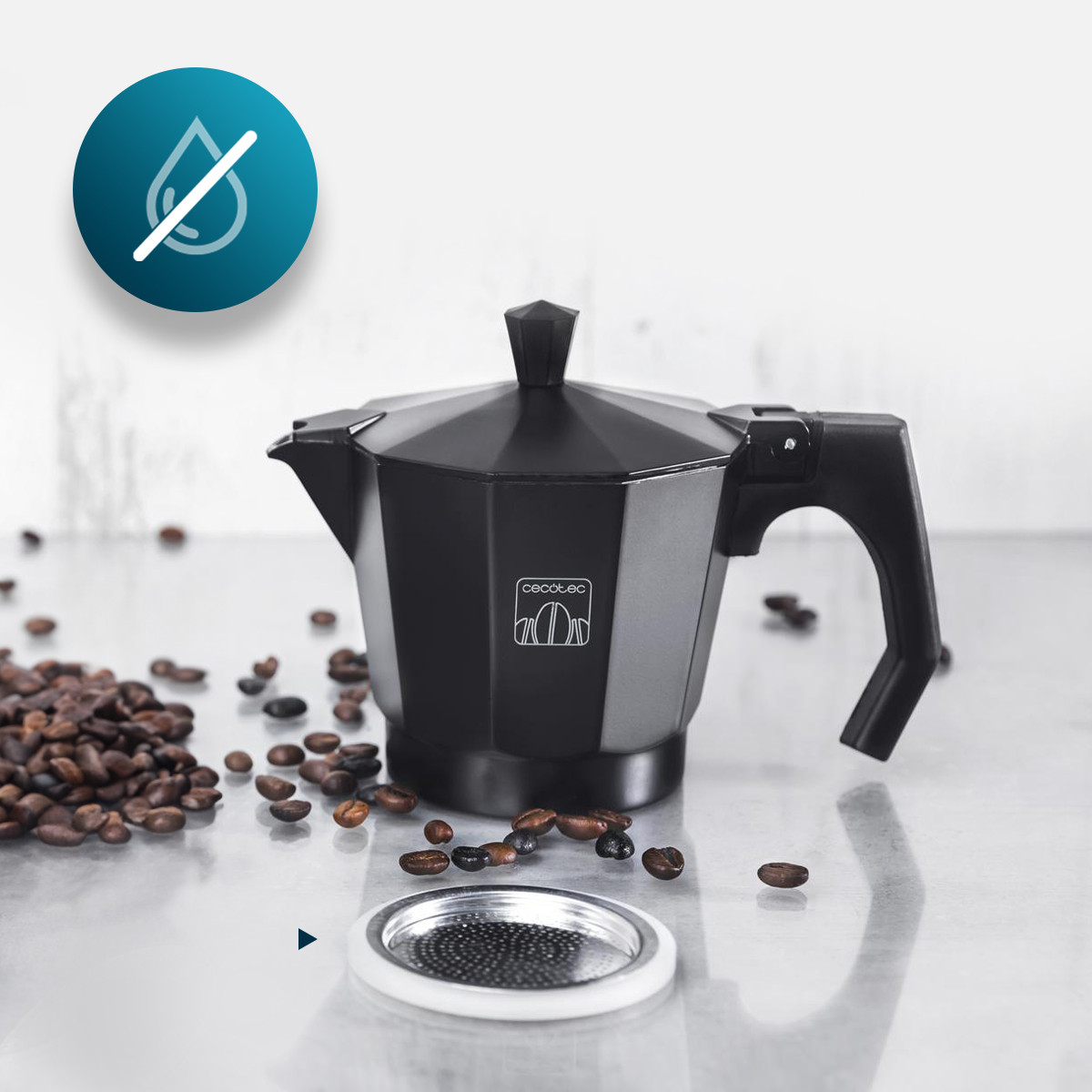 Mango muy ergonómico para un uso cómodo de la cafetera y termorresistente para aislar las altas temperaturas.
