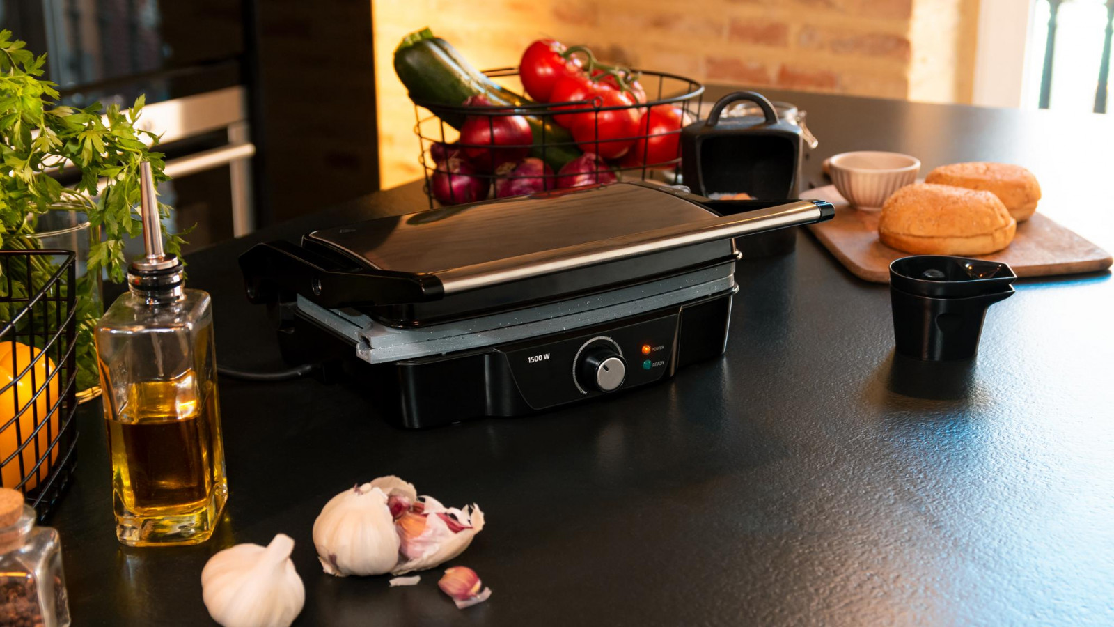 Parrilla eléctrica Contact Grill con 1500 W de potencia y revestimiento de piedra RockStone Cerámico que asegura la máxima antiadherencia y la mejor limpieza.