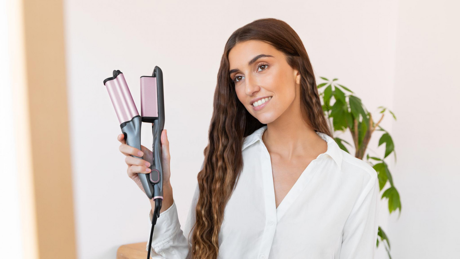 Revestimiento de cerámica que evita las roturas de puntas y proporciona una mínima fricción, cuidando al máximo la salud del cabello.