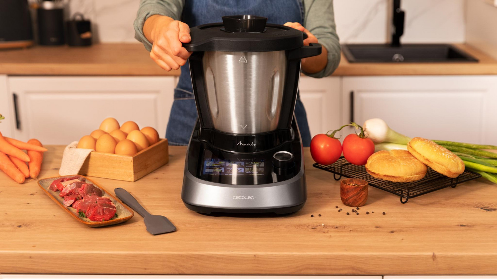 Disfruta de la App Mambo para Smartphone con recetas ilimitadas guiadas paso a paso, modos predefinidos para facilitar su uso y sistema manual DIY.