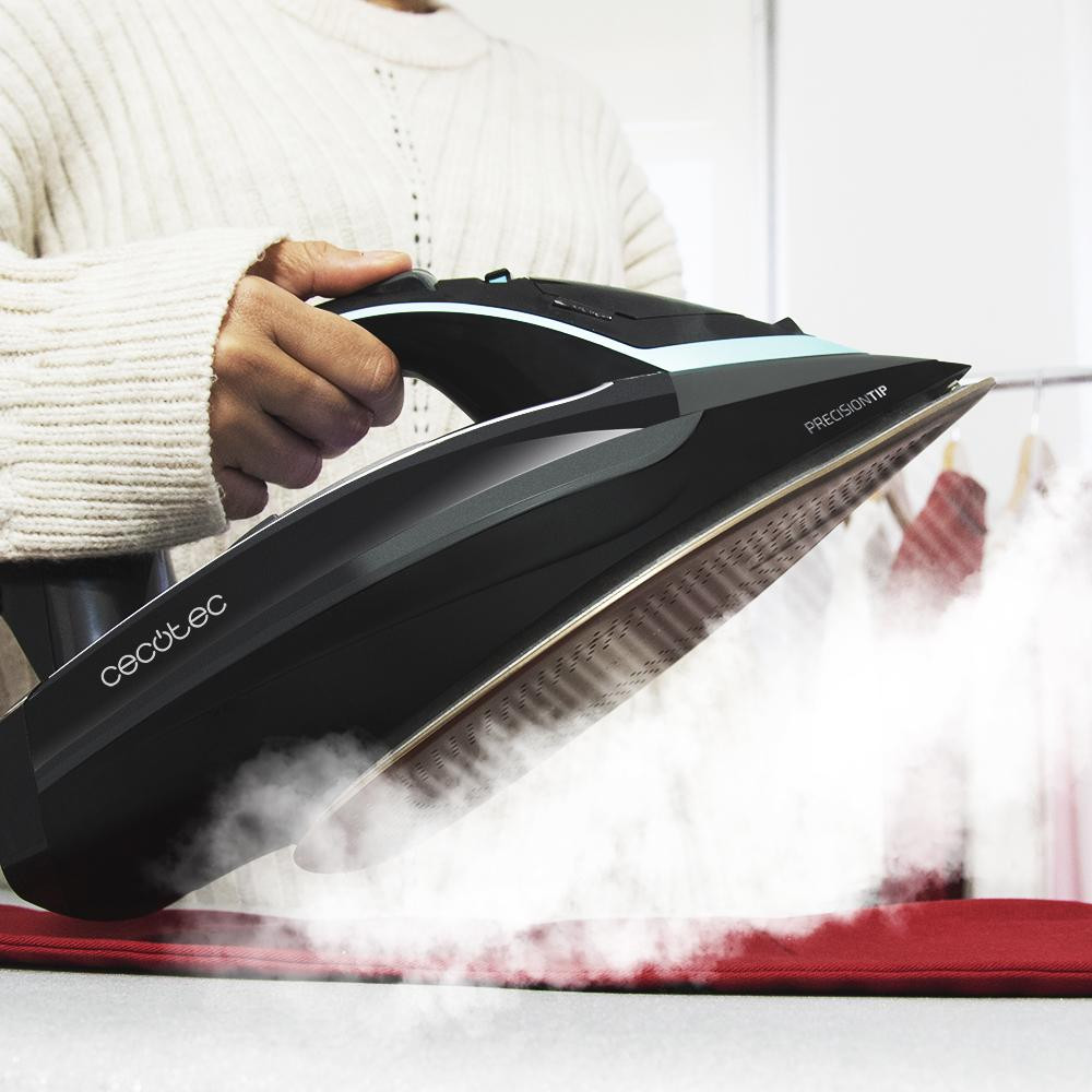 Con su potencia genera una presión máxima de vapor continuo de hasta 65 g/min y un golpe de vapor de 200 g/min que ayuda a eliminar las arrugas más difíciles penetrando en el corazón del tejido.