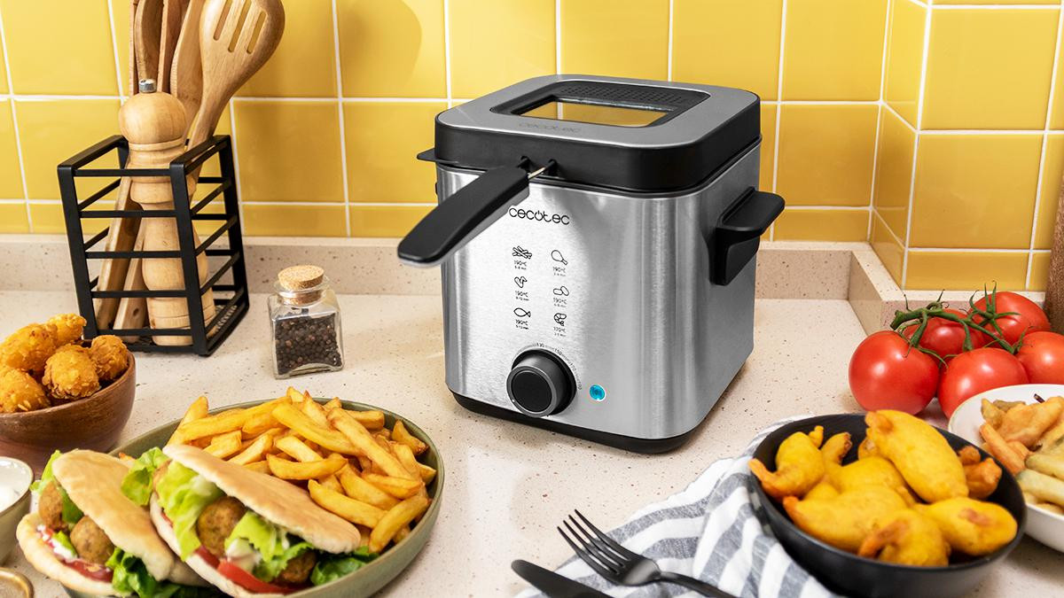 Freidora de alta gama con 1.5 l de capacidad de aceite, ideal para freír pequeñas cantidades de patatas fritas, pollo o pescado.