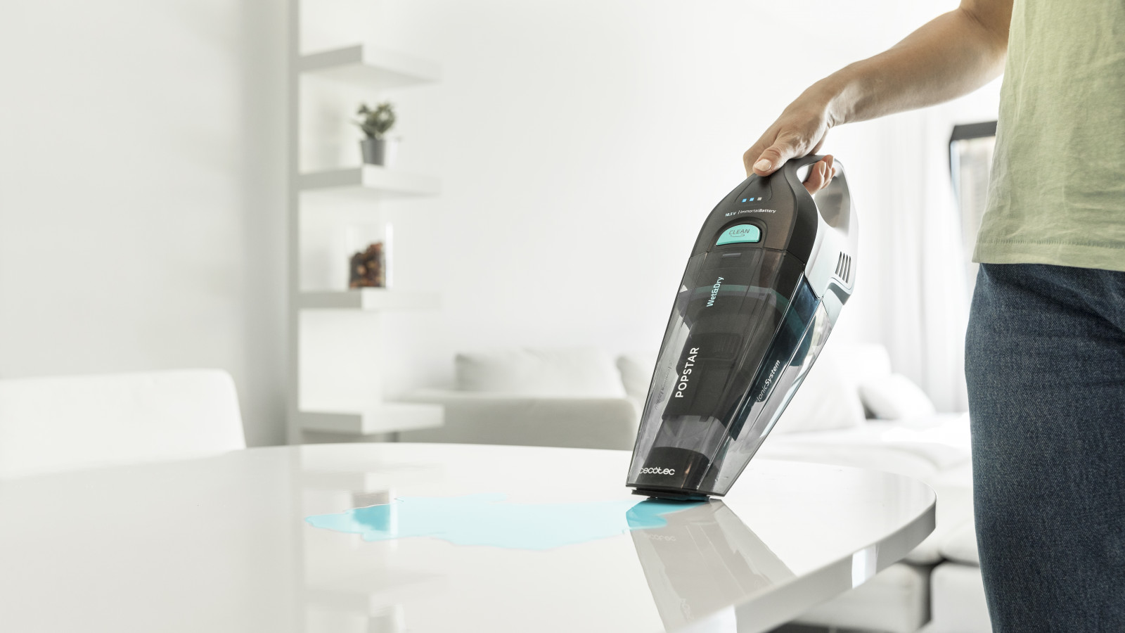 Consigue un tiempo de autonomía de hasta 20 minutos y reduce el tiempo de carga a 4,5 horas gracias a la batería de Ion-Litio de 2200 mAh.