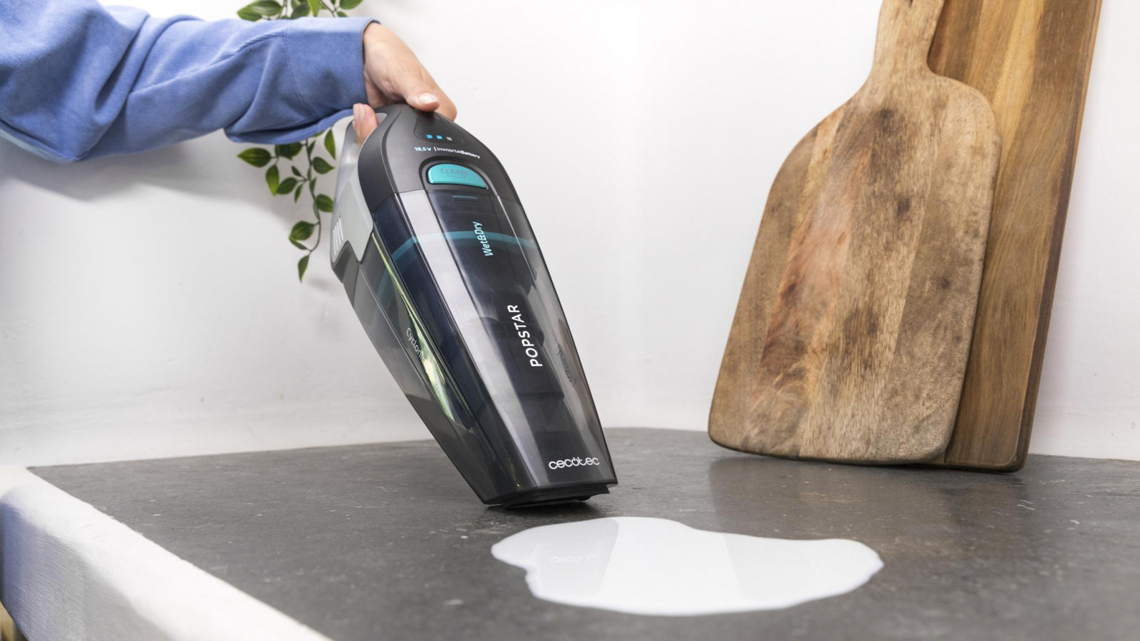 Consigue un tiempo de autonomía de hasta 20 minutos y reduce el tiempo de carga a 4,5 horas gracias a la batería de Ion-Litio de 2200 mAh.