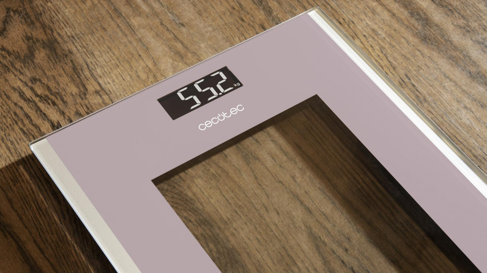 Báscula de baño de gran superficie de 300 x 300 mm y diseño extraplano de cristal templado de alta seguridad, con amplio rango de medición, desde los 5 kg (11 lb) hasta los 180 kg (400 lb) con graduación de 100 g (0,2 lb) que aumenta su fiabilidad