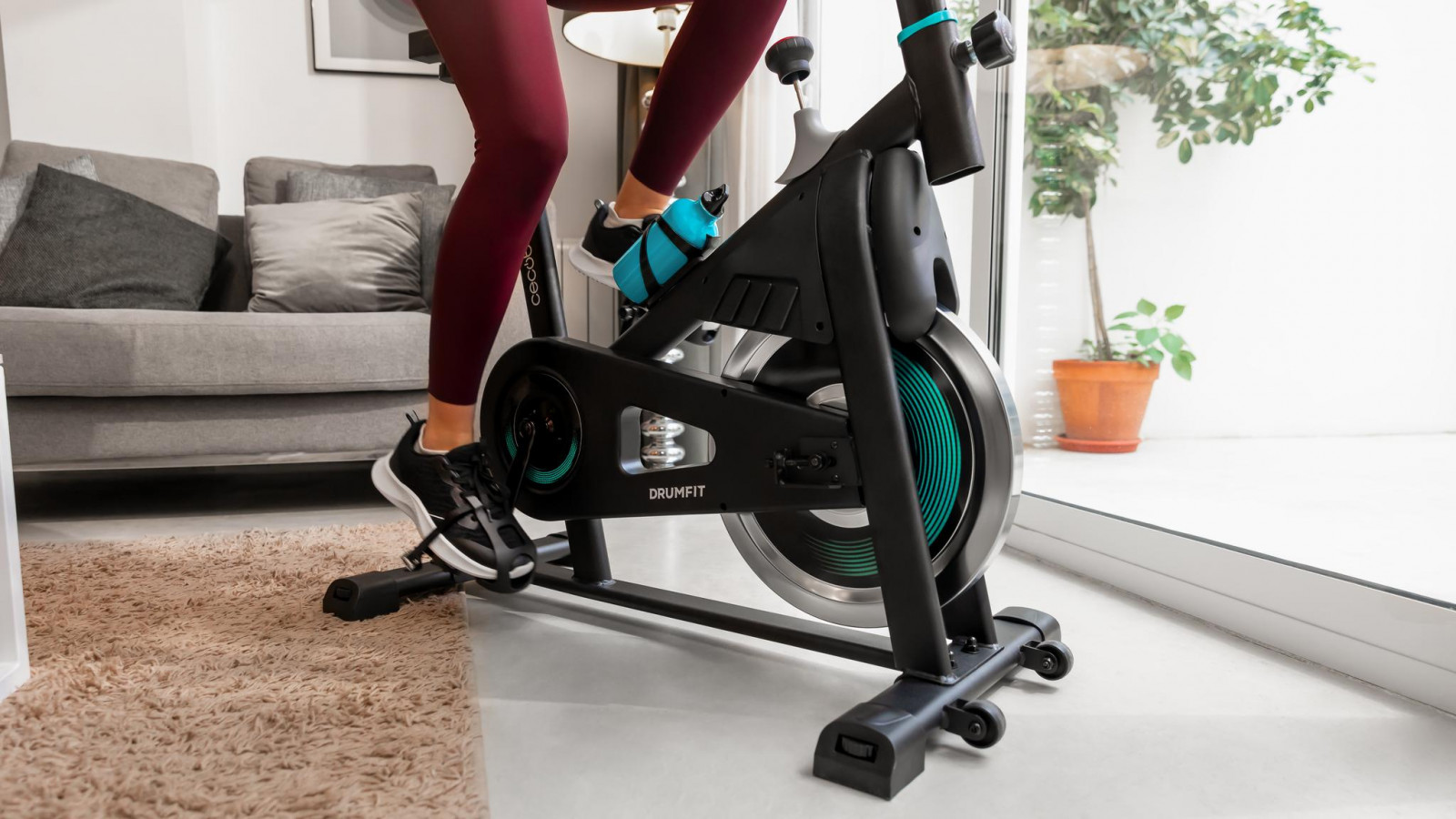 Peso máximo de usuario 120 Kg y altura hasta 185 cm.