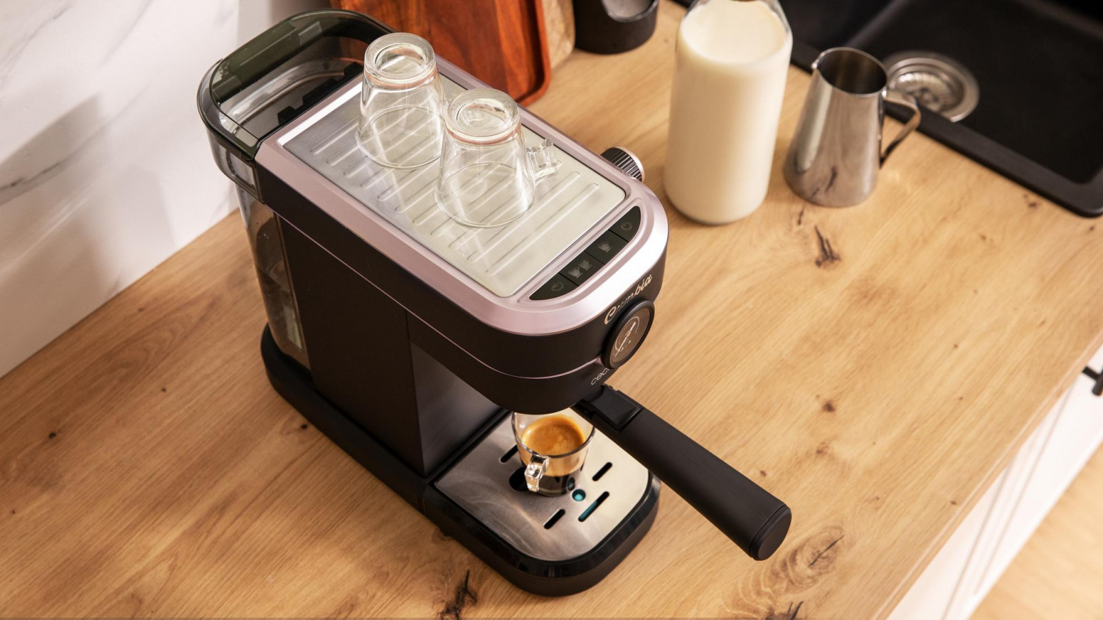 Su sistema de calentamiento rápido por Thermoblock garantiza que la temperatura se mantenga en su intervalo óptimo para obtener el mejor café.