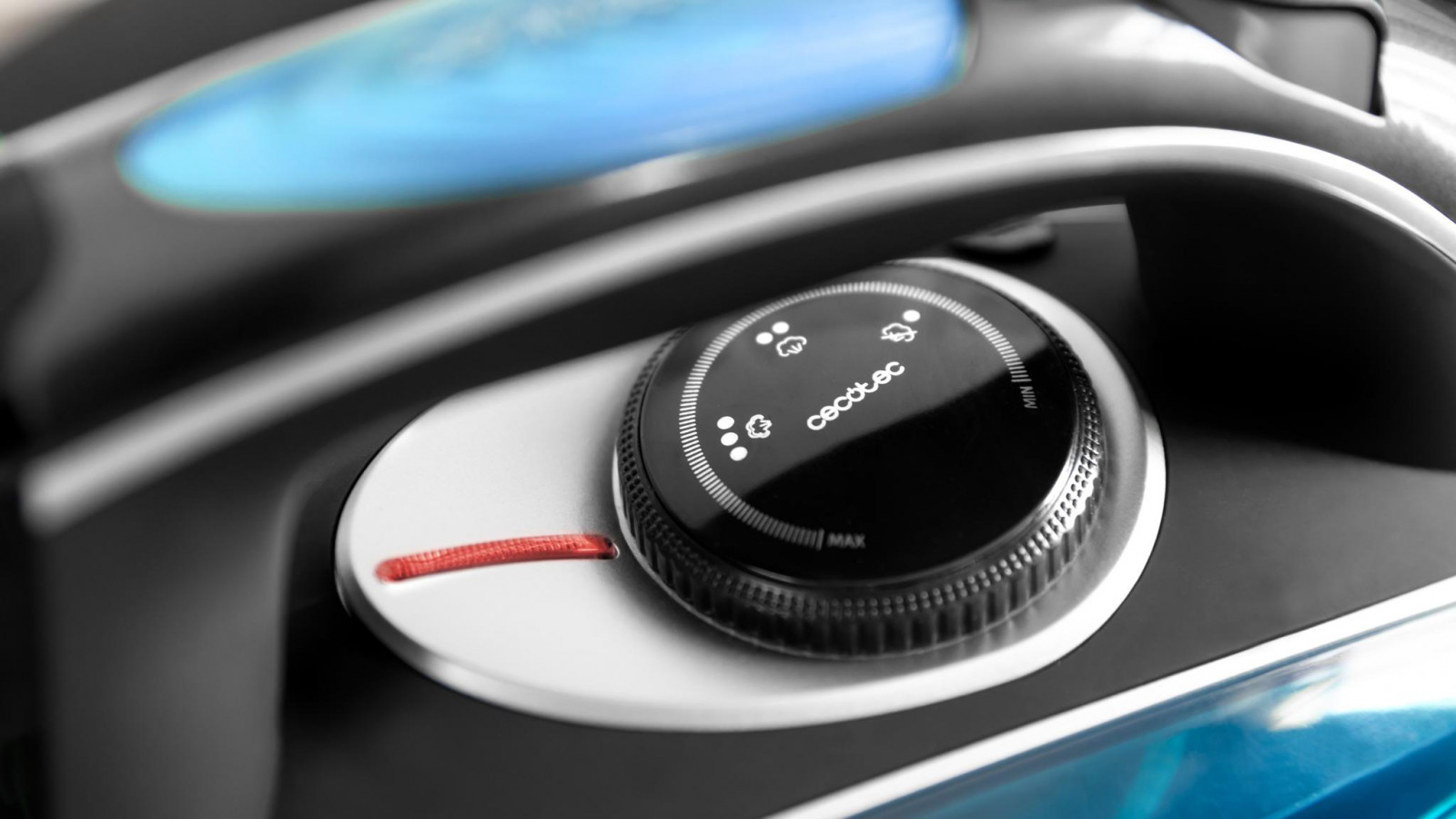 Sistema de seguridad Smart Auto OFF contra sobrecalentamientos que apaga automáticamente la plancha si no se está utilizando. Sensor táctil para activar el vapor solo durante el momento de planchado.