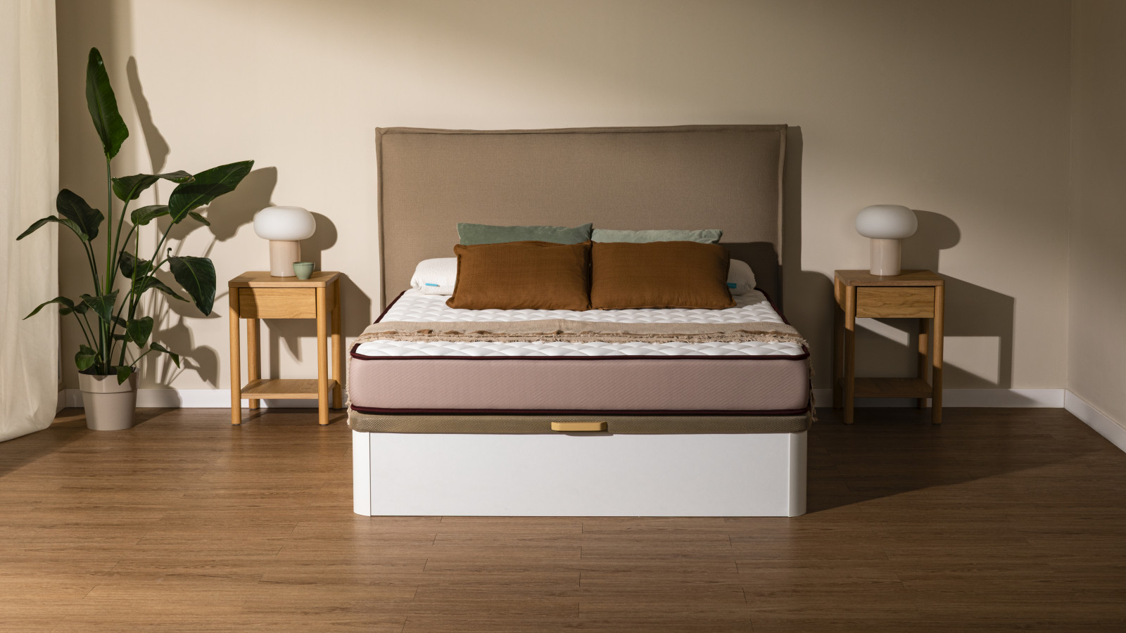 Núcleo FoamVital que aporta firmeza y resistencia al conjunto, además de una capa viscoelástica VisComfort que se amolda a las líneas de tu cuerpo.
