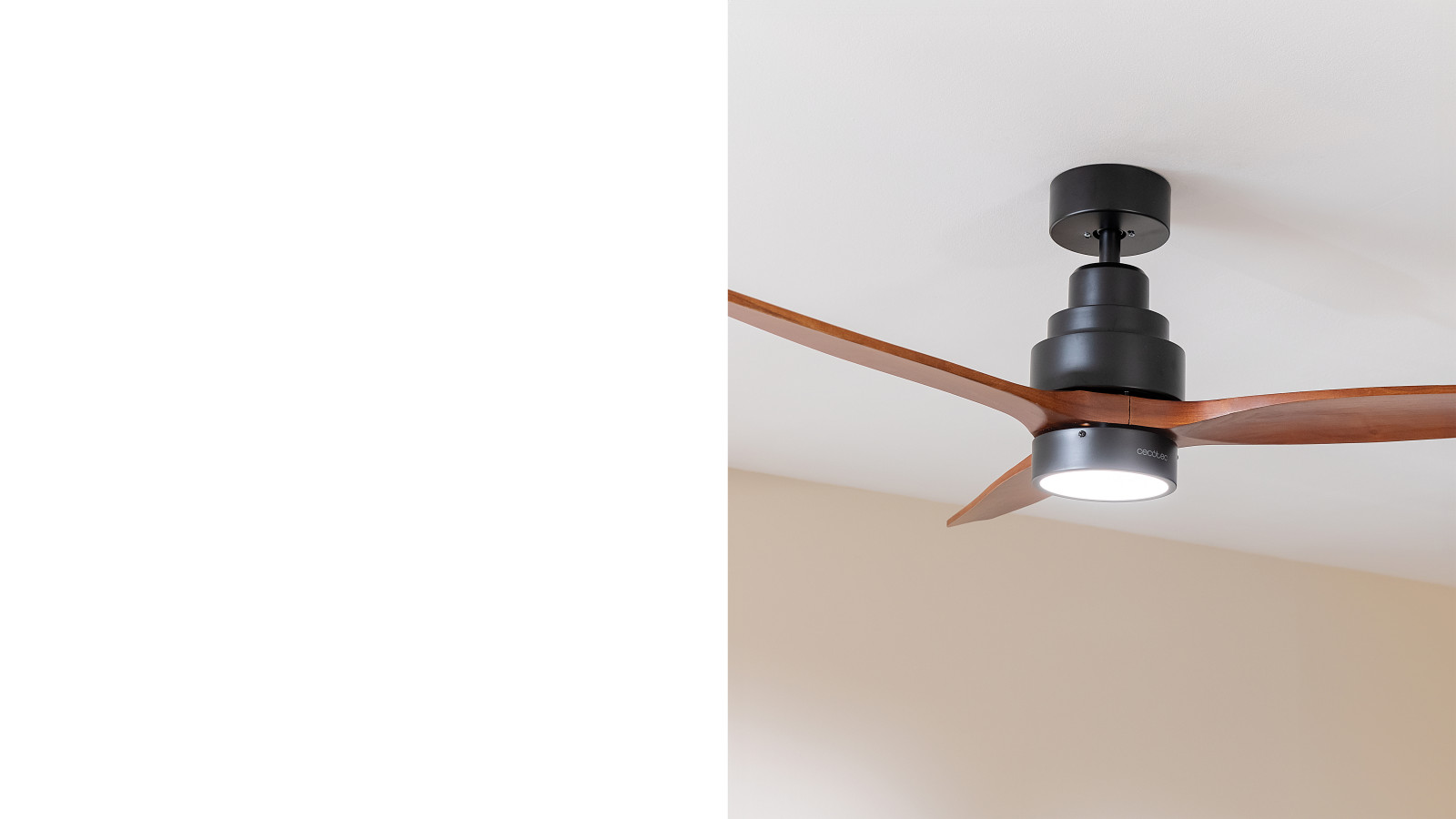 El ventilador dispone de un sistema de inversión de giro del motor para realizar la función verano/invierno.