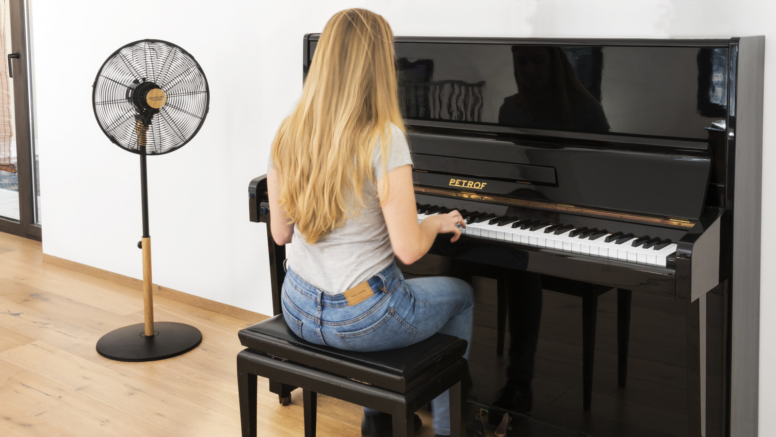 Gran potencia de 50 W que facilita la ventilación de la estancia que junto con su motor de cobre aporta una gran calidad, eficiencia y durabilidad al ventilador, además de colaborar en su proceso de ventilación.