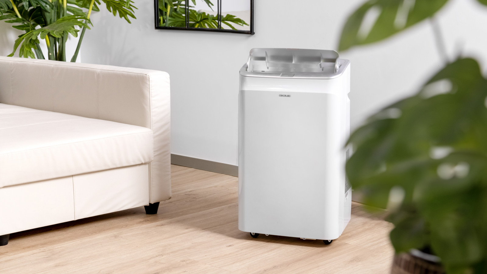 Aire acondicionado portátil con una gran capacidad de enfriamiento de 12000 BTU.