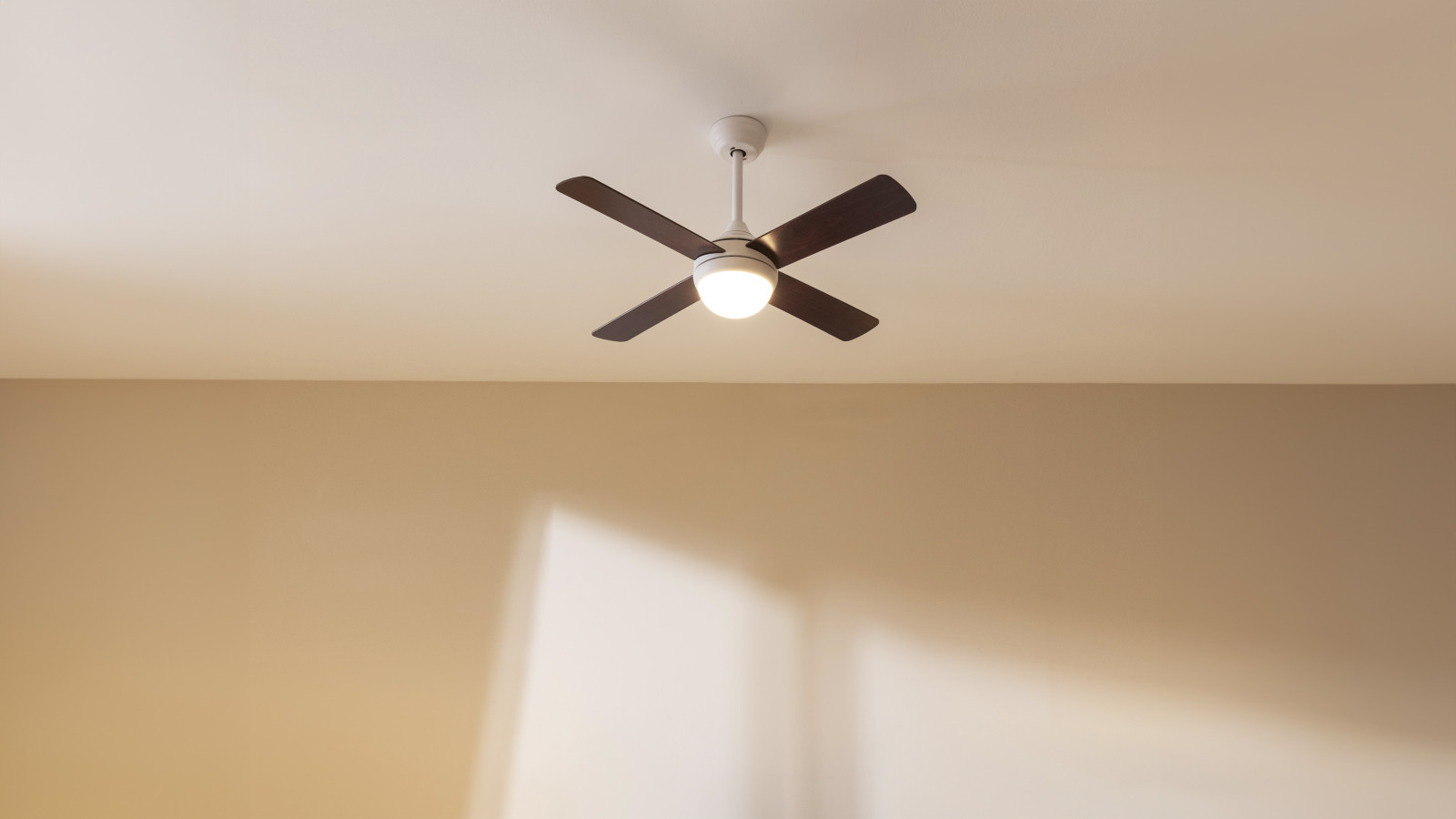 Gran potencia de 55 W, con motor de cobre de alto rendimiento que aumenta el caudal de aire y la sensación de frescor, con la máxima fiabilidad y durabilidad.