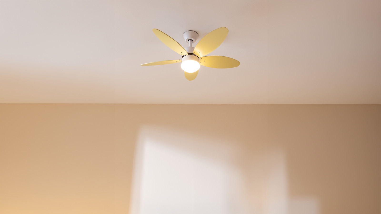 Gran potencia de 40 W, con motor de cobre de alto rendimiento que aumenta el caudal de aire y la sensación de frescor, con la máxima fiabilidad y durabilidad.