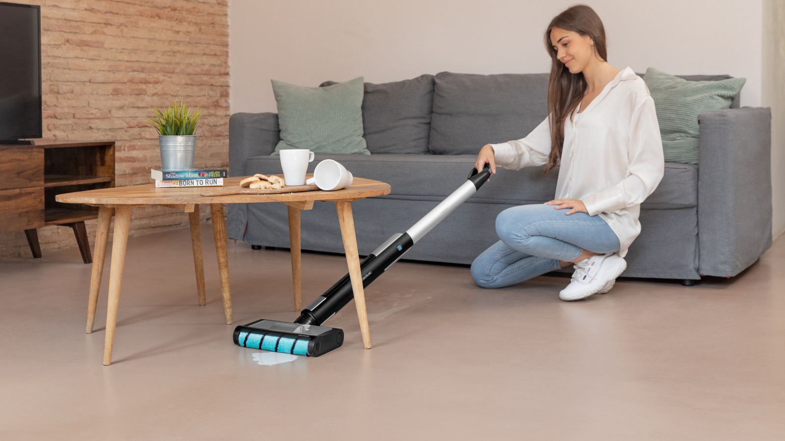 Hasta 40 minutos de autonomía: da igual si se trata de una mancha muy localizada o si tienes que fregar varias estancias, con su batería de hasta 40 minutos podrás dejar el suelo de tu toda tu casa perfecto sin necesidad de parar a recargar su batería.