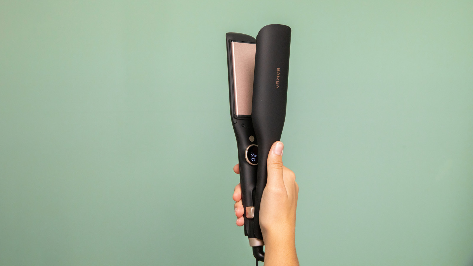 4all: apto para todo tipo de cabello gracias al amplio rango de temperatura (140-220ºC) mediante un selector rotativo. Dispone también de una punta fría con el fin de que sea más fácil planchar o incluso rizar el pelo agarrando su punta.