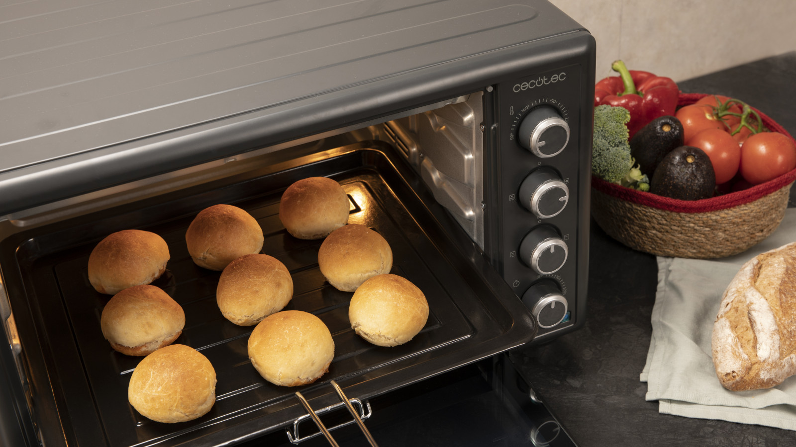 Gran potencia de 2200 W que garantiza el máximo rendimiento de tu horno.
