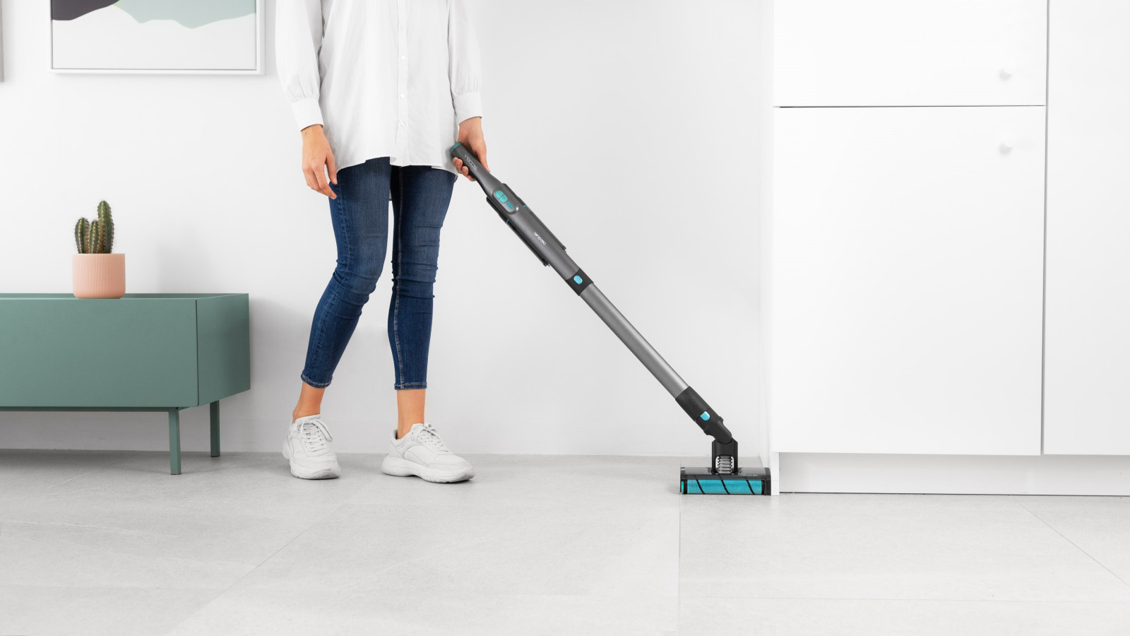 Cabezal motorizado Dual Brush, con cepillo Jalisco y Multifunción, que permite movimientos laterales y circulares para una limpieza 360º.