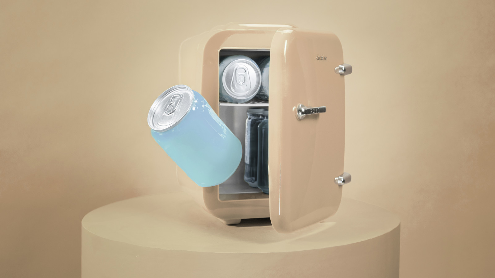 Capacidad de 4 litros para que almacenes bebidas, alimentos o aquello que desees.
