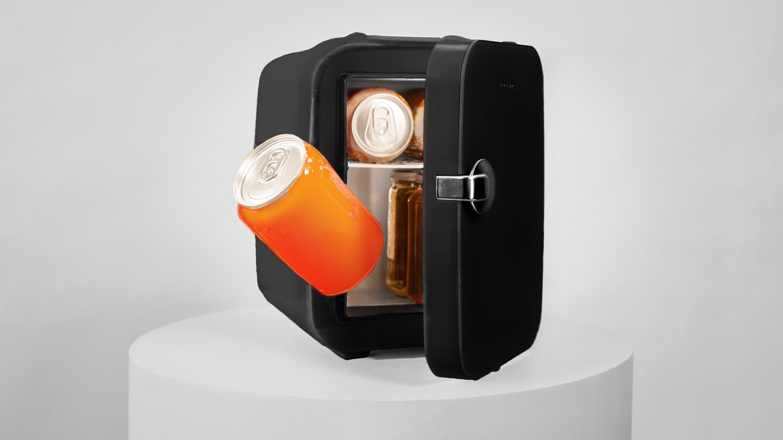 Capacidad de 4 litros para que almacenes bebidas, alimentos o aquello que desees.
