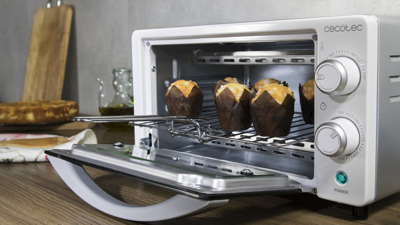 Regula la temperatura: temperatura regulable hasta 230 ºC para que elijas la que mejor se adapte a tus recetas y alimentos.