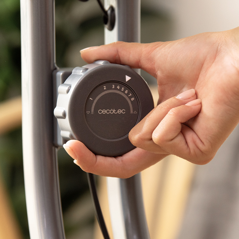 Pantalla LCD que muestra: el tiempo, la velocidad, las calorías consumidas, la distancia recorrida y las pulsaciones. Función Scan integrada. Ergonomía avanzada para lograr una posición óptima de entrenamiento, gracias a su diseño y a sus elementos totalmente ajustables.