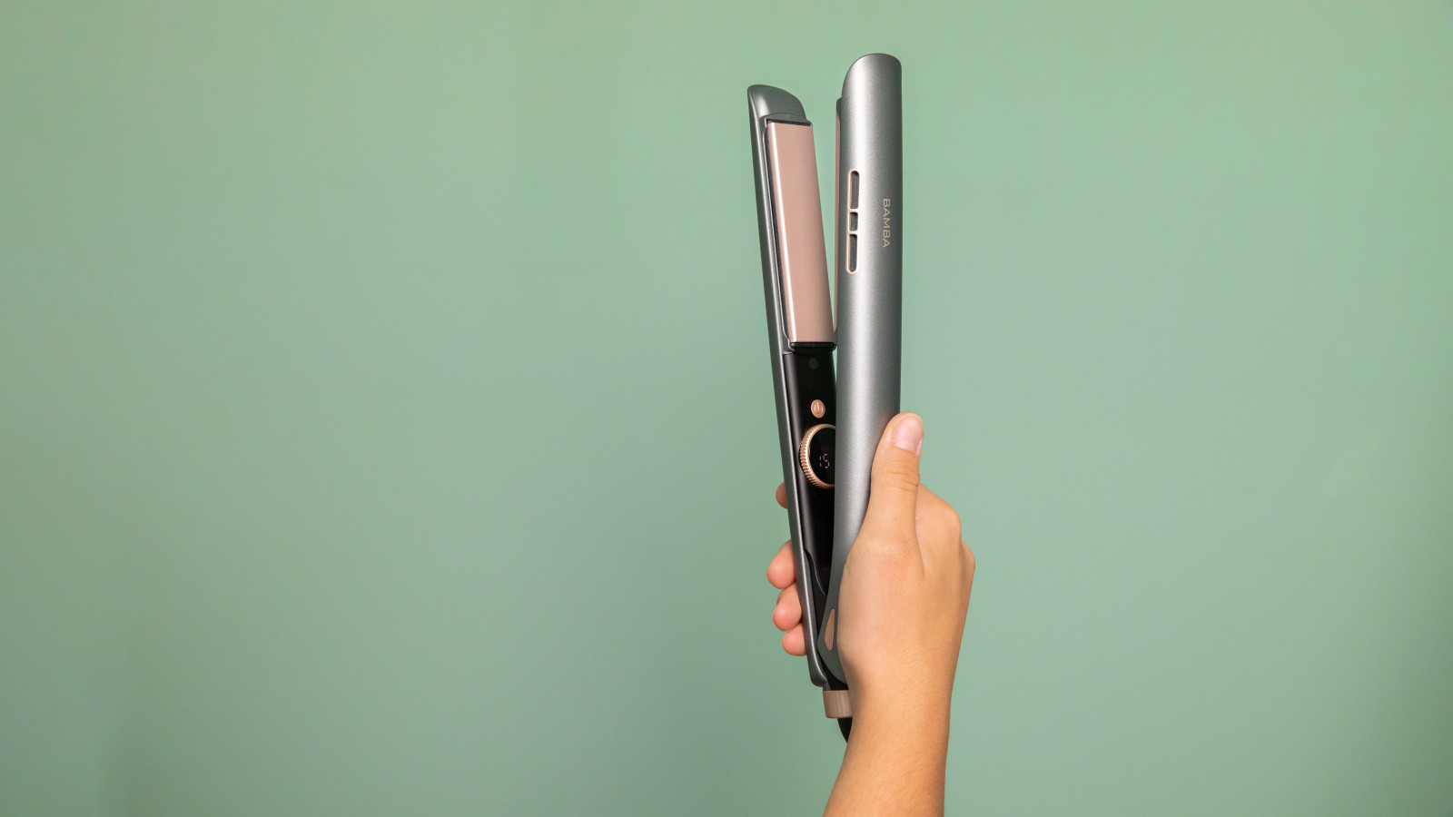 4all: apto para todo tipo de cabello gracias al amplio rango de temperatura (140ºC-230ºC) mediante un selector rotativo. Dispone también de una punta fría con el fin de que sea más fácil planchar o incluso rizar el pelo agarrando su punta.