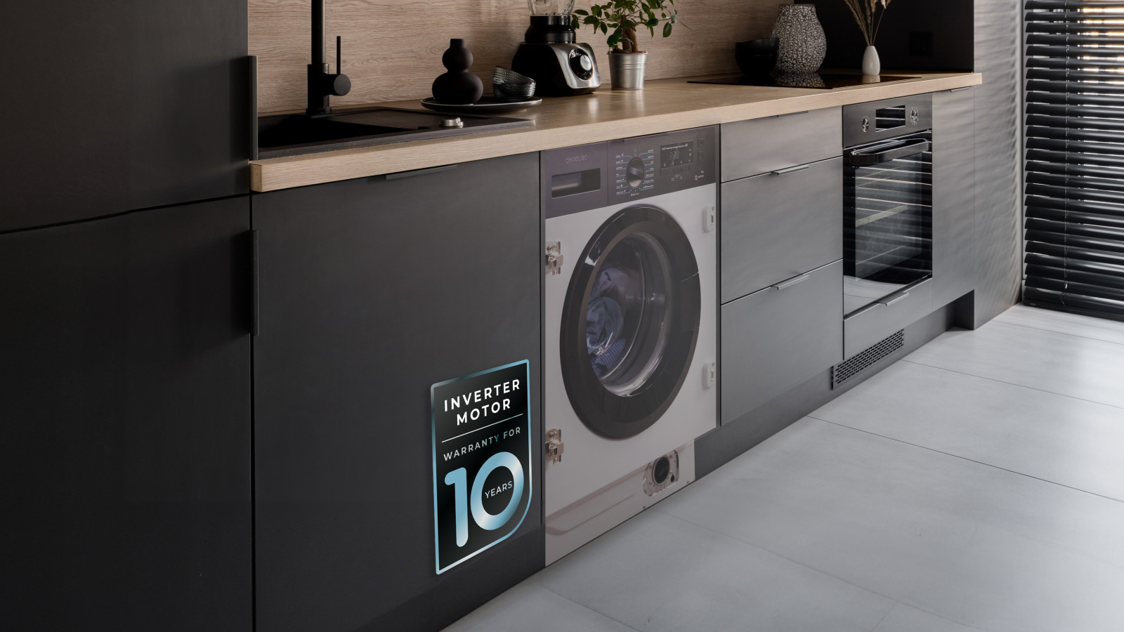 Motor Inverter Plus que garantiza un funcionamiento eficiente lavado tras lavado y permite ahorrar² más de un 70% en comparación con un motor universal. Limpieza profunda con vapor con la función Steam Max, que penetra en la ropa, elimina la manchas difíciles y esteriliza cada prenda.

²Reducción en un 70 % del consumo de electricidad basado en la comparativa de etiqueta energética entre los modelos Bolero DressCode con motor Inverter Plus y los modelos Bolero DressCode sin motor Inverter.