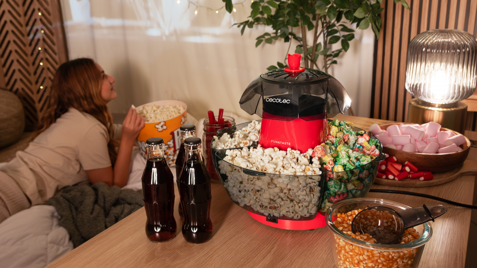 Máquina con 1200 W de potencia para hacer palomitas sanas sin necesidad de añadir aceite o mantequilla a su preparación.