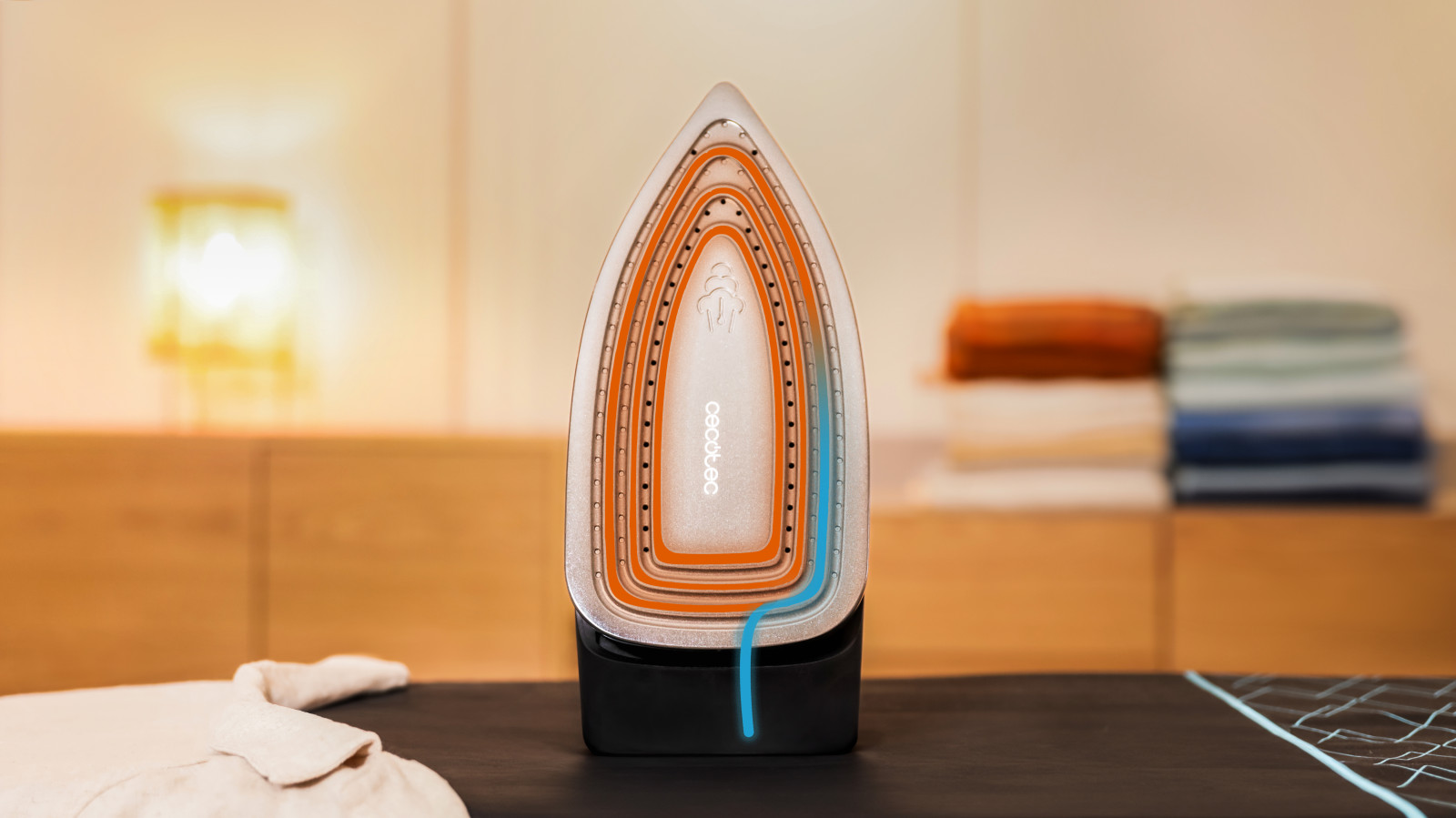 Plancha un 33 % más rápido*: elimina las arrugas de una pasada. Suela Turbo Slide Plus: doble suela antiadherente que ofrece un deslizamiento perfecto mejorando la experiencia de planchado. Planchado vertical: elimina arrugas sin necesidad de una tabla de planchar. 


* Pruebas realizadas en comparación con el modelo Fast&Furious 5010 Vital.