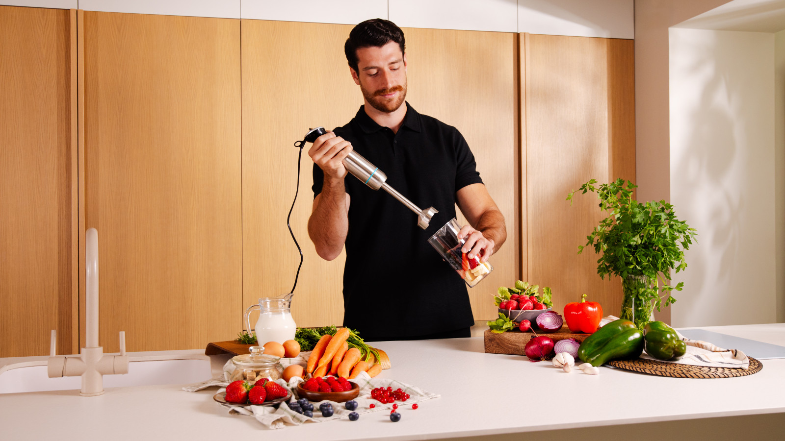 Selector de velocidad ajustable y función Turbo para garantizar un triturado perfecto en cualquier receta.